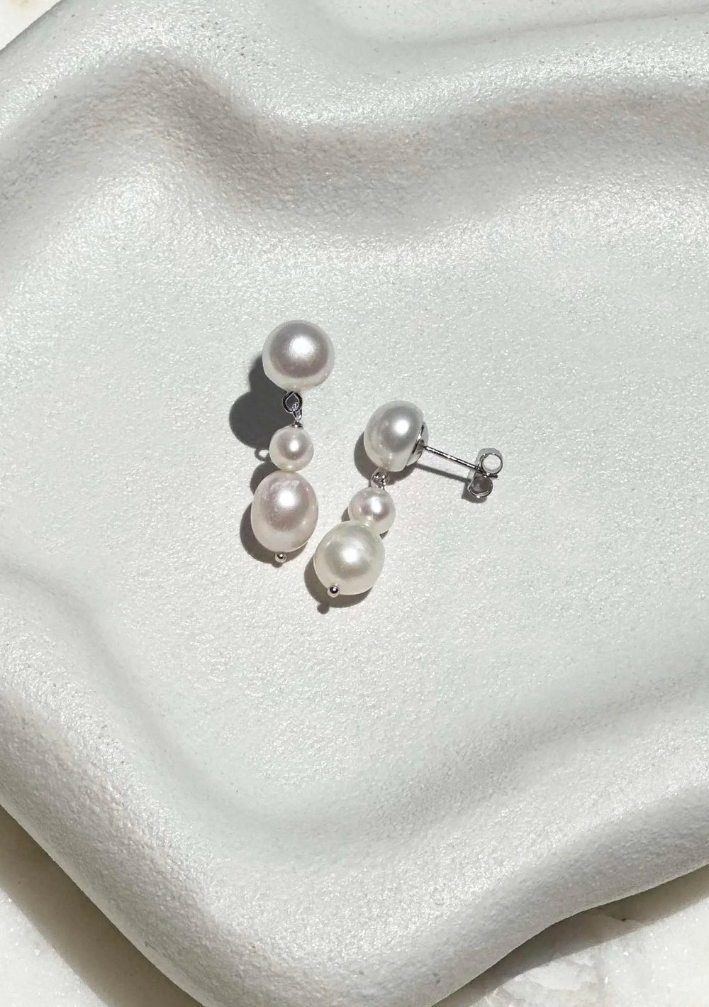 LUCIA PEARL DROP EARRINGS SILVER Lolaknightofficial