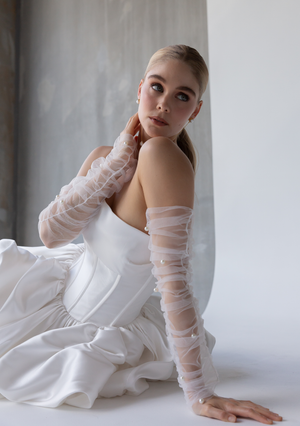 
                  
                    Load image into Gallery viewer, HAVANA PEARL GLOVES
                  
                