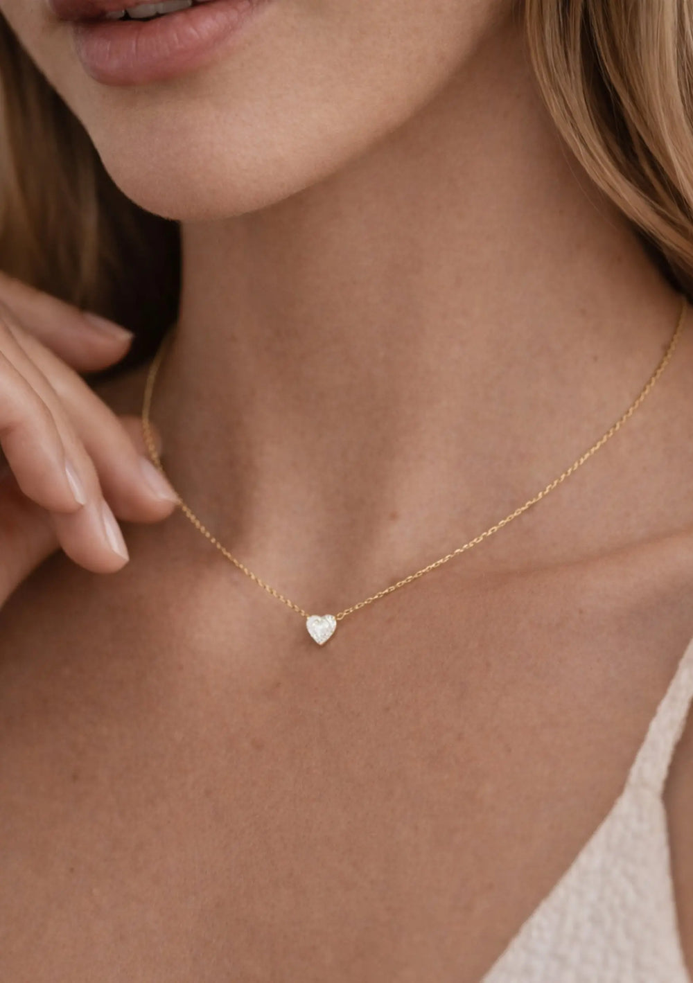 LUNA LOVE HEART CRYSTAL NECKLACE 18K GOLD Lolaknightofficial