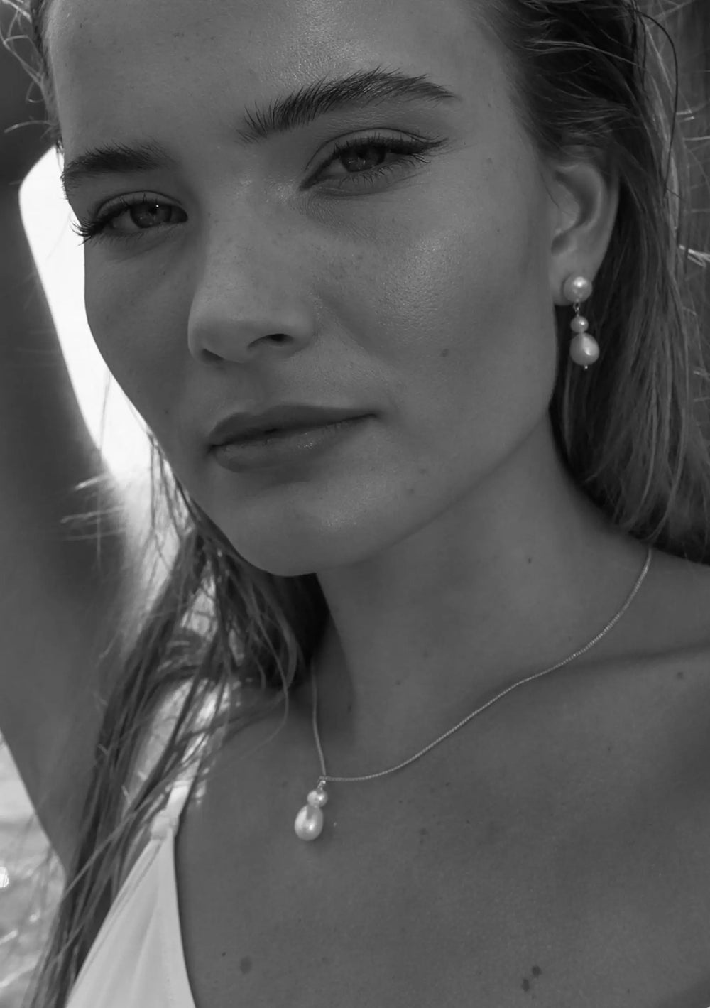 HOLLY PEARL NECKLACE SILVER Lolaknightofficial