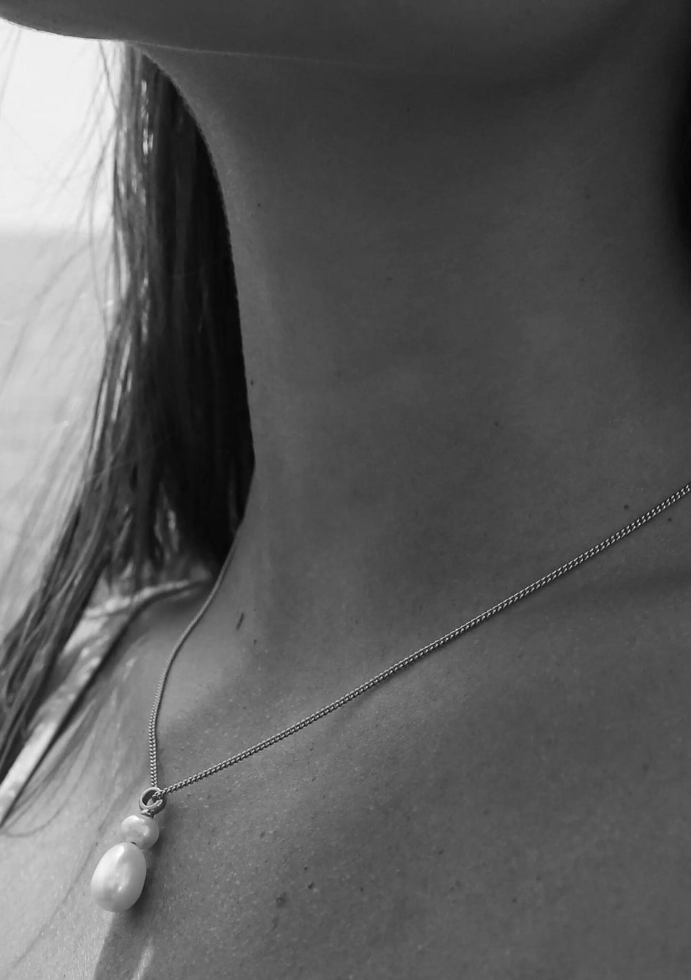 HOLLY PEARL NECKLACE SILVER Lolaknightofficial