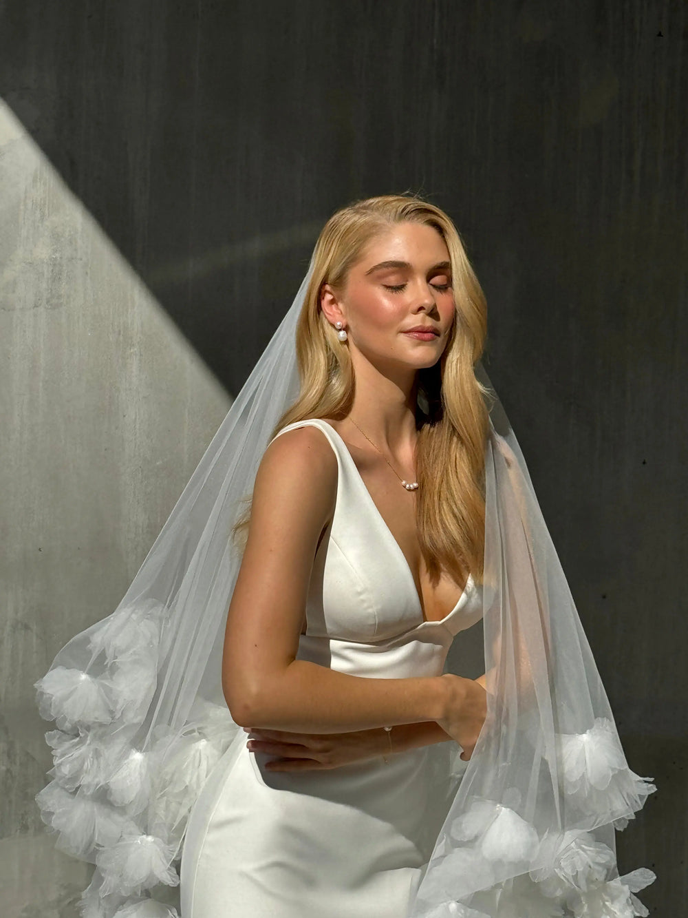 Bridal earrings and wedding veil 