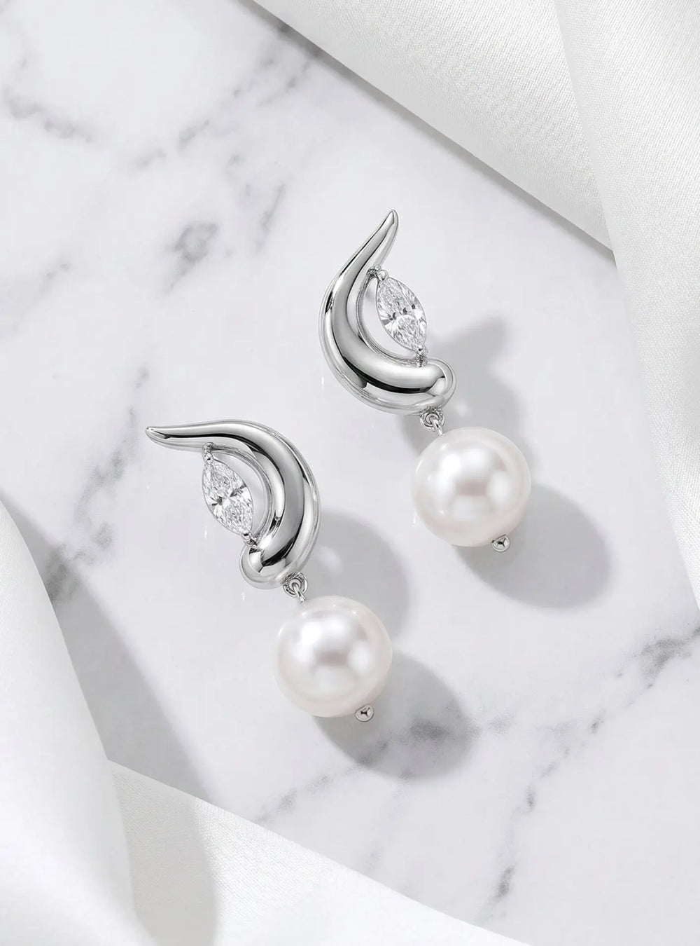 ISLA CRYSTAL WEDDING EARRINGS SILVER Lolaknightofficial