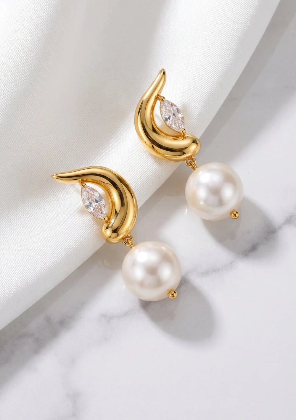 ISLA CRYSTAL PEARL BRIDAL EARRINGS 18K GOLD Lolaknightofficial
