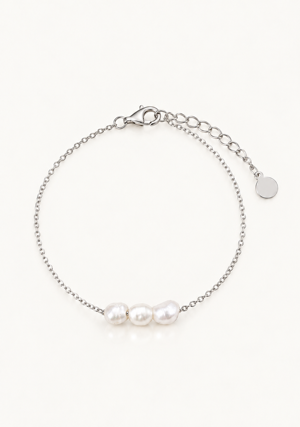 Minimal pearl and silver bracelet for the modern bride or the perfect gift for your bridesmaids