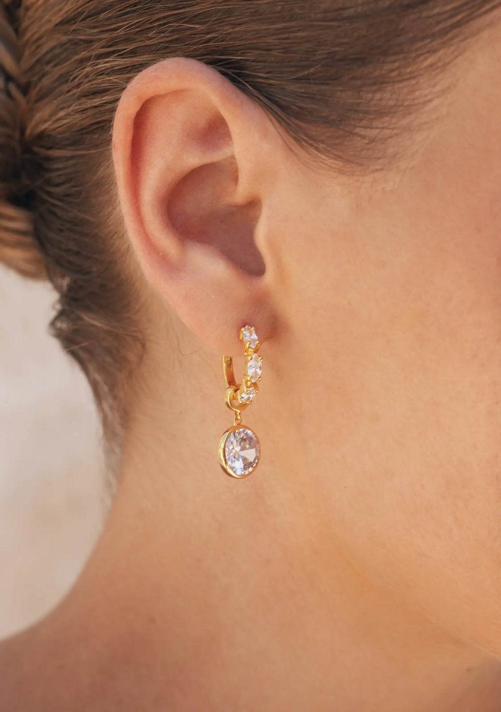 LILAH CUBIC ZIRCONIA HUGGIE 18K GOLD Lolaknightofficial