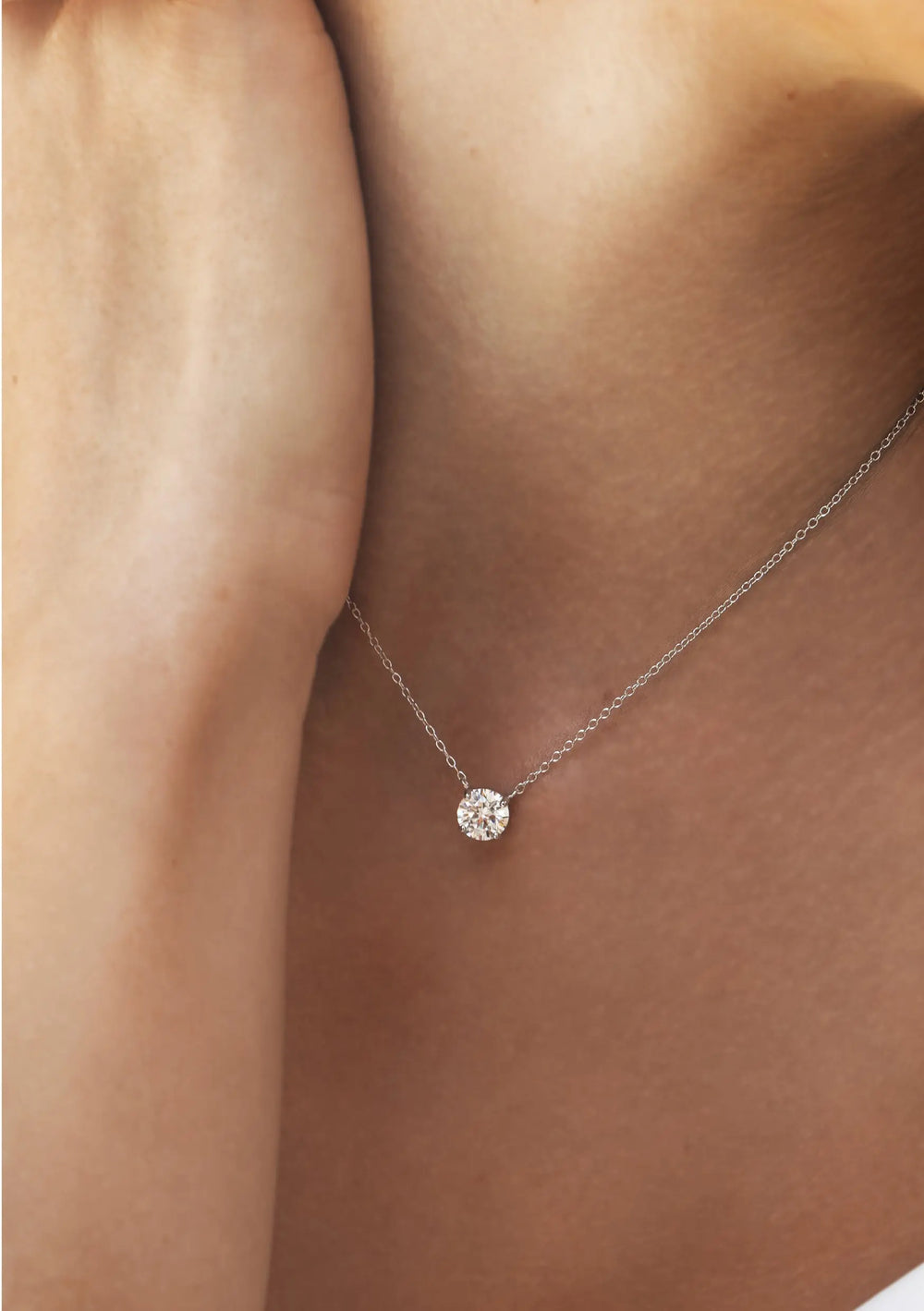 LILY CRYSTAL BRIDAL NECKLACE SILVER Lolaknightofficial