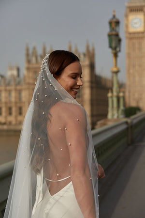 
                  
                    Load image into Gallery viewer, ELEANOR IVORY PEARL WEDDING VEIL
                  
                