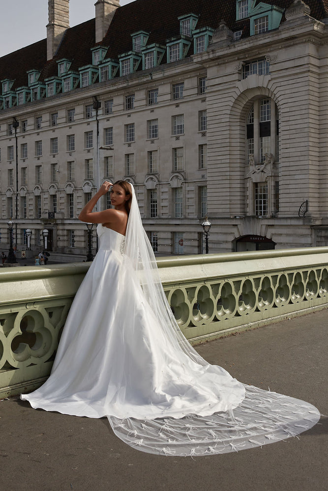 IRIS IVORY PEARL FEATHER WEDDING VEIL