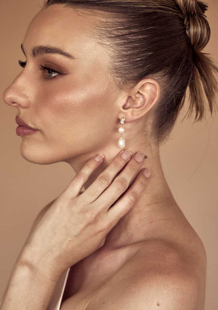 
                  
                    Load image into Gallery viewer, LULU EARRINGS 18K GOLD
                  
                