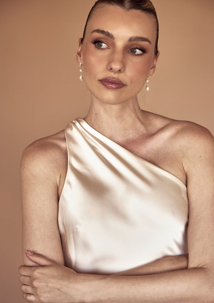 
                  
                    Load image into Gallery viewer, LULU EARRINGS 18K GOLD
                  
                