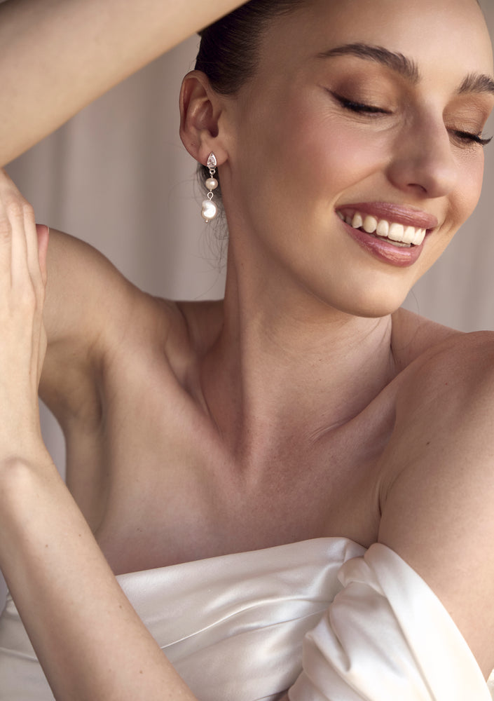 
                  
                    Load image into Gallery viewer, LULU EARRINGS SILVER
                  
                
