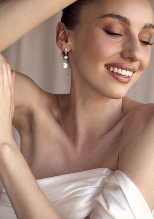 
                  
                    Load image into Gallery viewer, LULU EARRINGS SILVER
                  
                