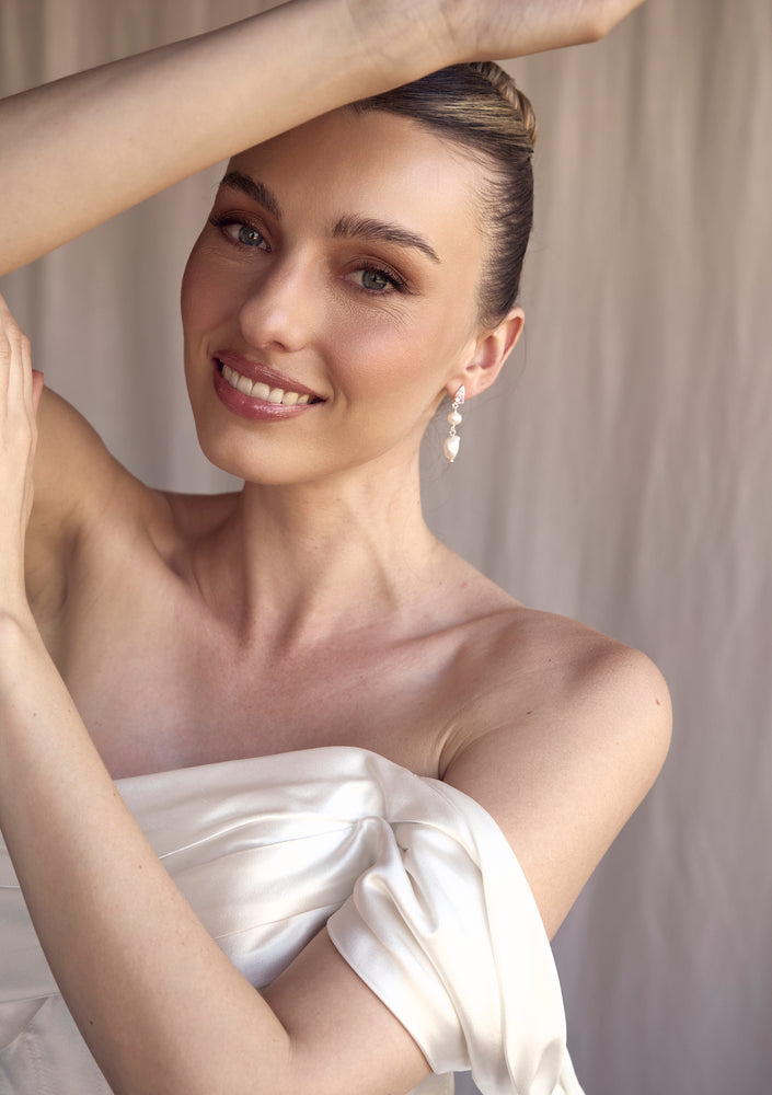 
                  
                    Load image into Gallery viewer, LULU EARRINGS SILVER
                  
                