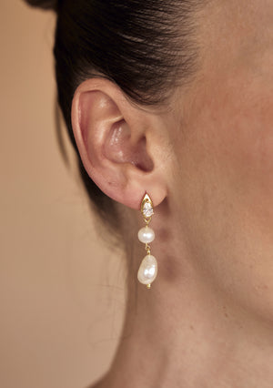 
                  
                    Load image into Gallery viewer, LULU EARRINGS 18K GOLD
                  
                