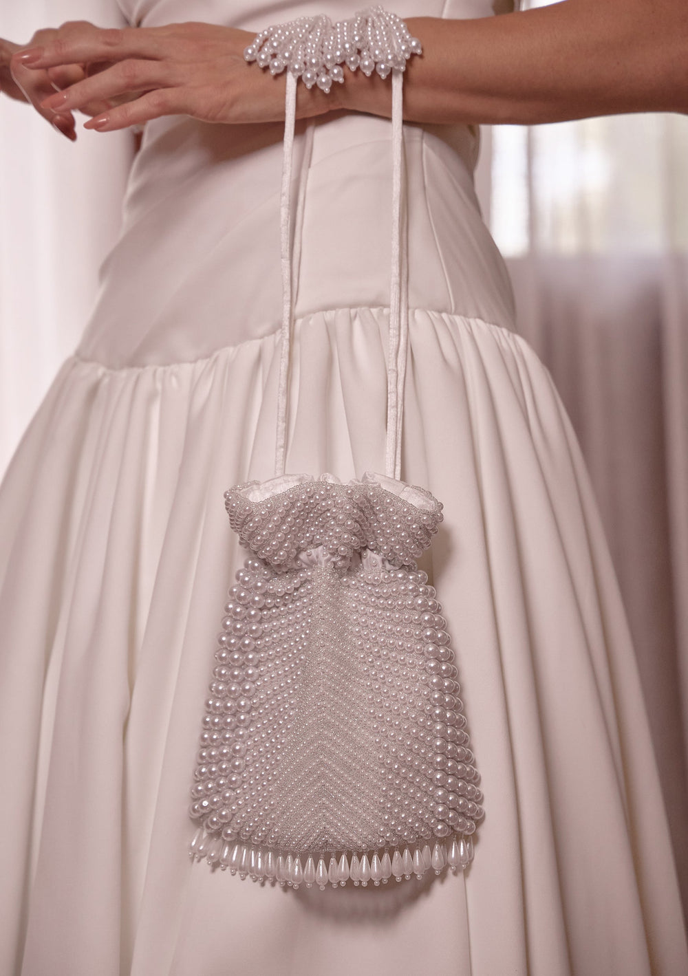 MAIA WHITE PEARL BRIDAL BAG Lolaknightofficial