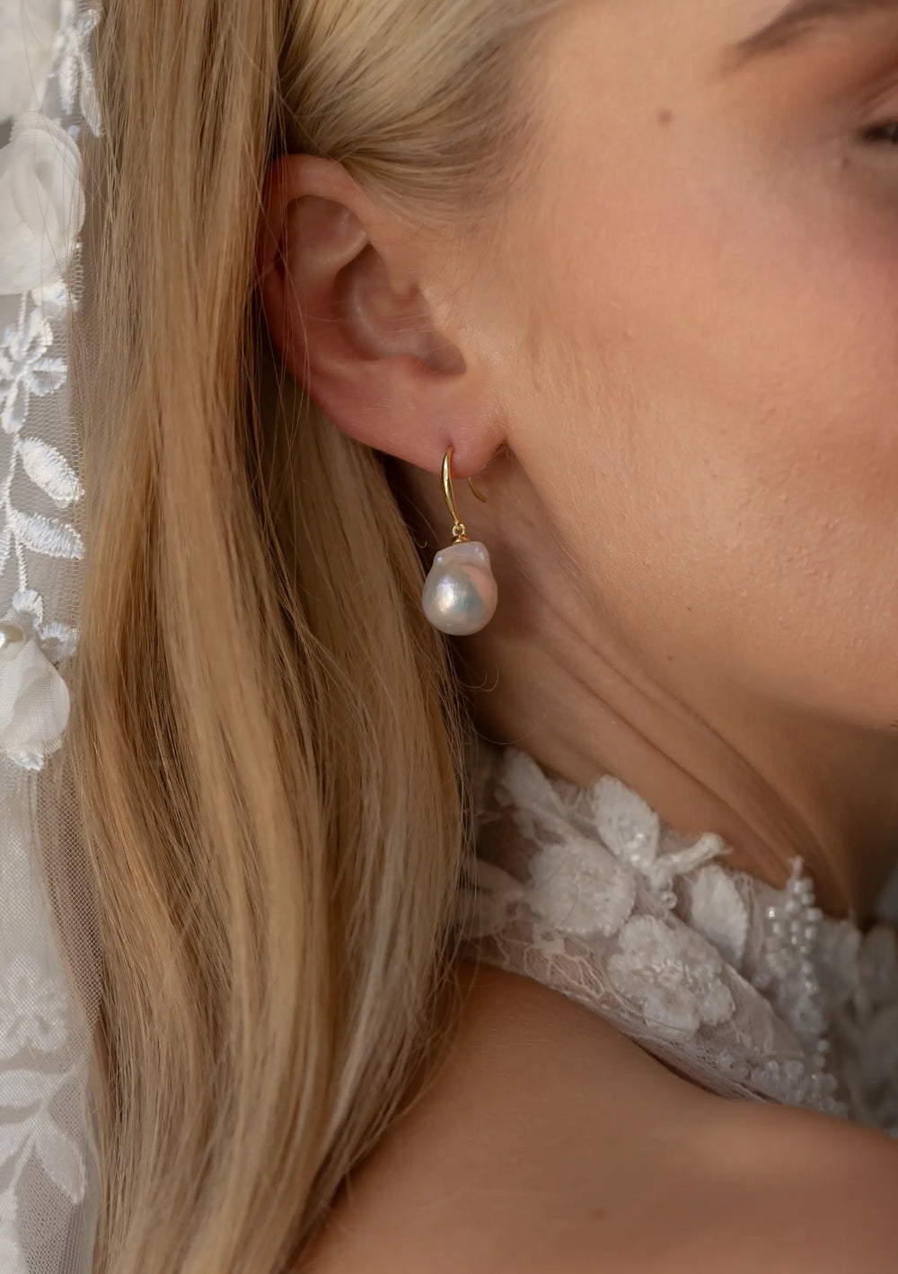 MIA BRIDAL EARRINGS 18K GOLD Lolaknightofficial