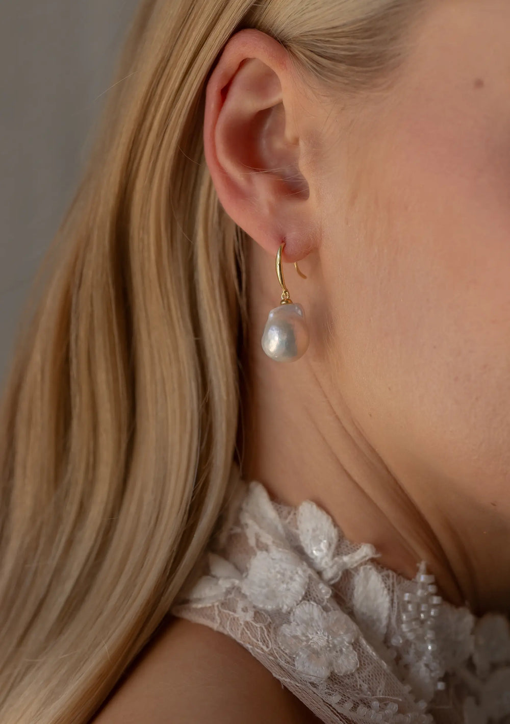 MIA BRIDAL EARRINGS 18K GOLD Lolaknightofficial