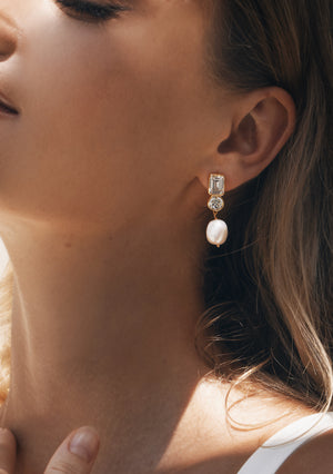 
                  
                    Load image into Gallery viewer, MILLIE EARRINGS &amp;amp; KENNEDY BRACELET BRIDAL SET 18K GOLD
                  
                