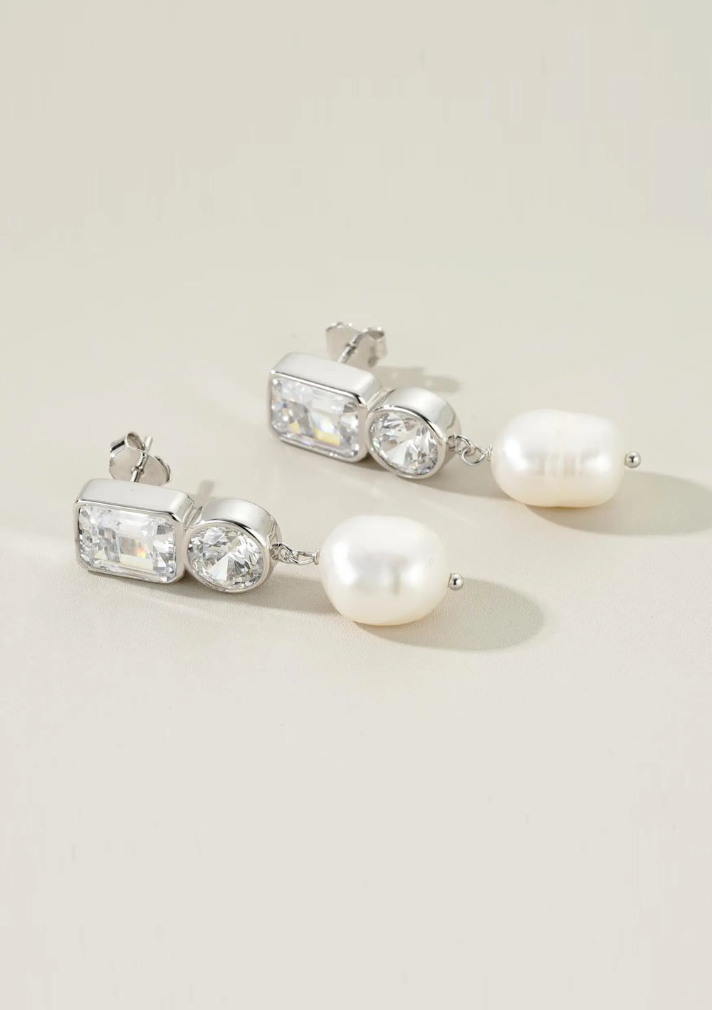 MILLIE CRYSTAL & PEARL BRIDAL EARRINGS SILVER Lolaknightofficial