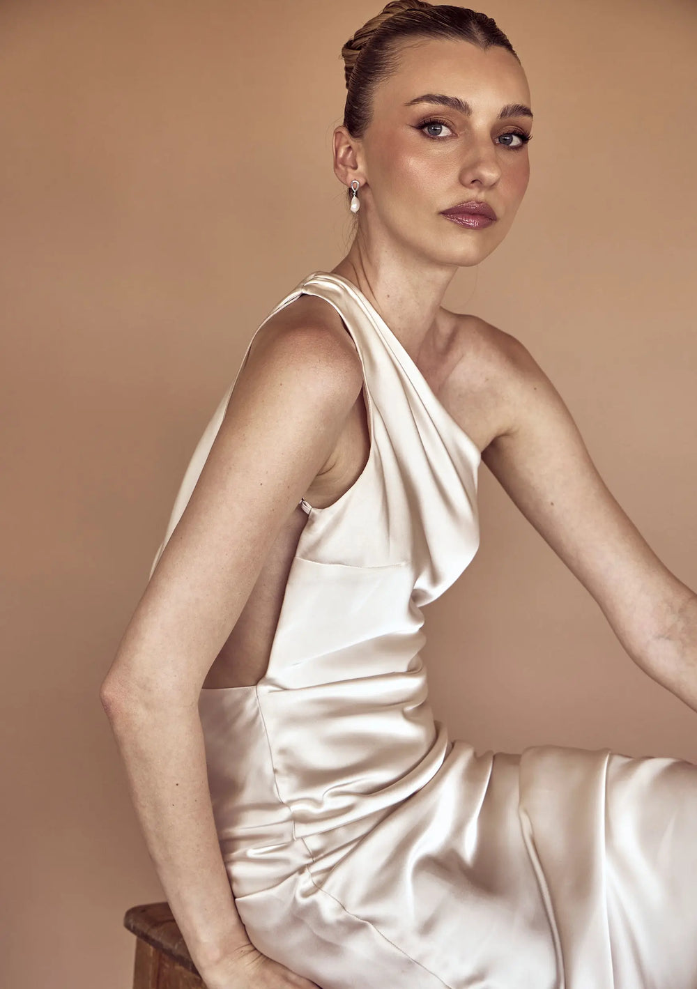 Pearl drop bridal earrings with freshwater pearls and crystal detailing for modern weddings