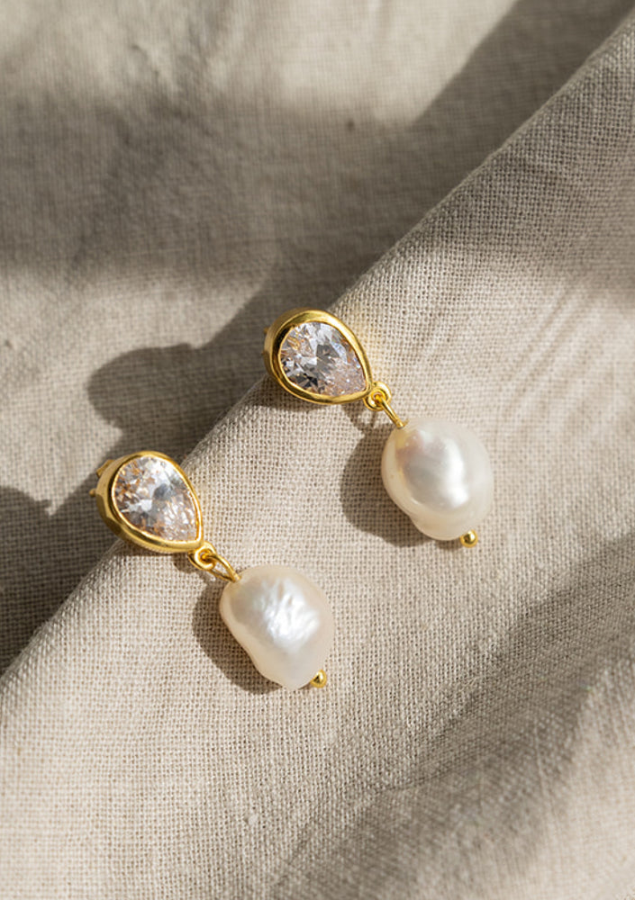 
                  
                    Load image into Gallery viewer, Oceane gold luxury wedding earrings
                  
                