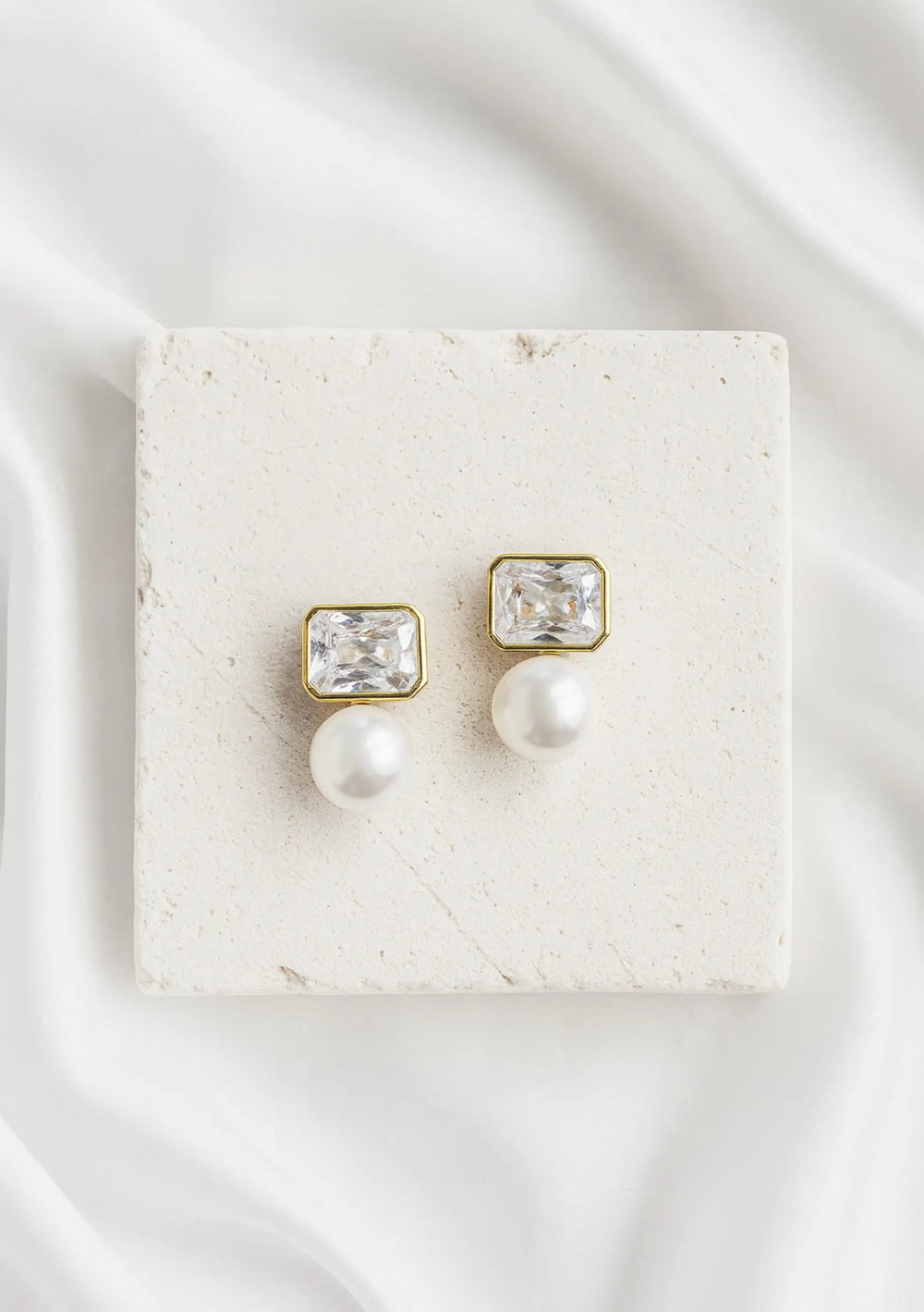 PAMOLA PEARL DROP BRIDAL EARRINGS 18K GOLD Lolaknightofficial