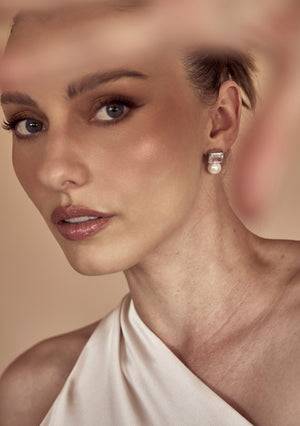 
                  
                    Load image into Gallery viewer, PAMOLA PEARL DROP EARRINGS SILVER
                  
                