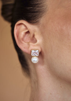 
                  
                    Load image into Gallery viewer, PAMOLA PEARL DROP EARRINGS 18K GOLD
                  
                