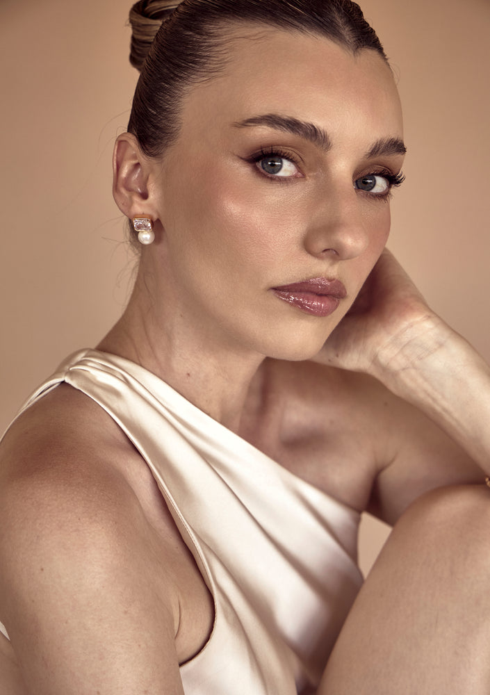 
                  
                    Load image into Gallery viewer, PAMOLA PEARL DROP EARRINGS 18K GOLD
                  
                