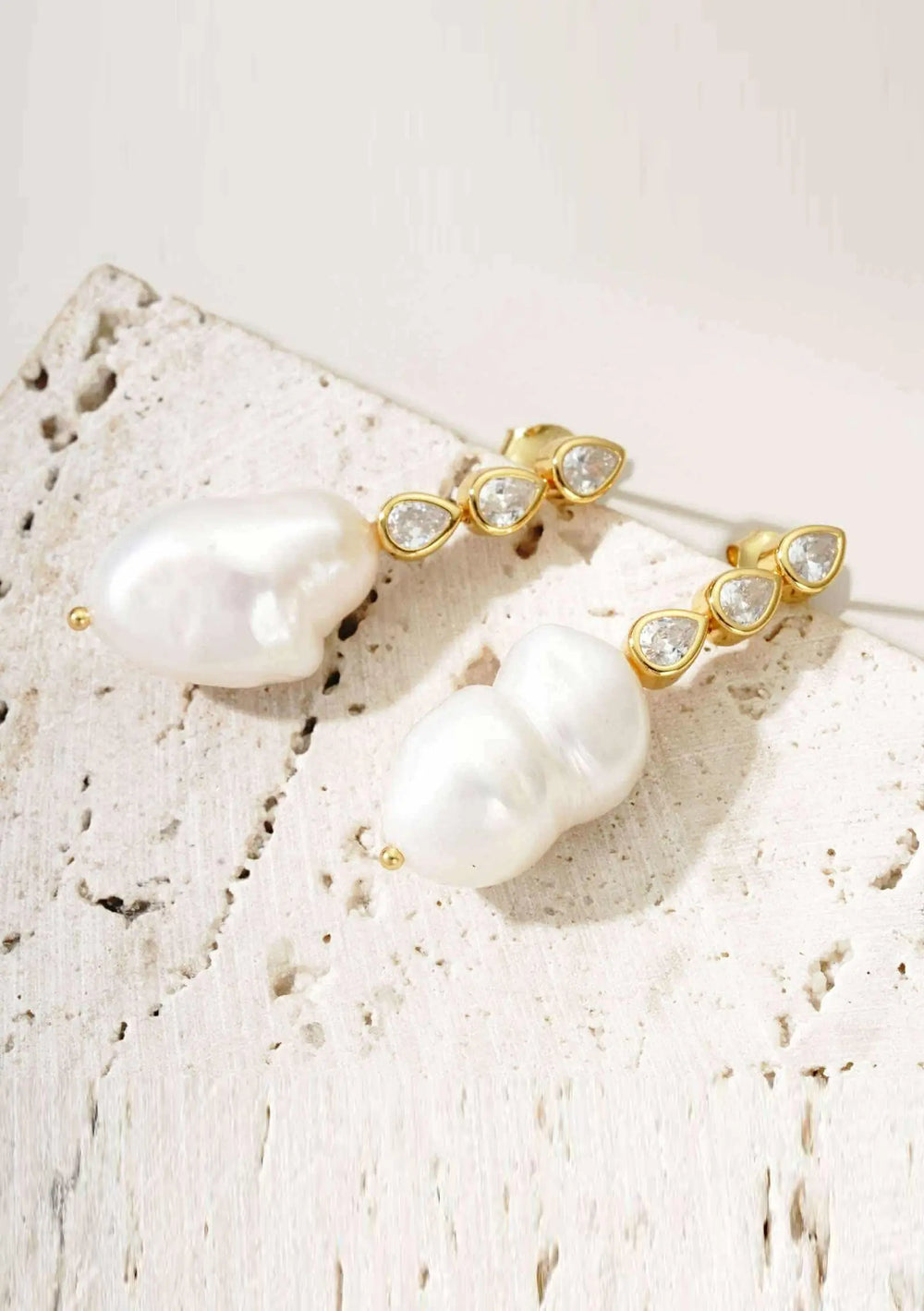 PARKER CRYSTAL & PEARL BRIDAL EARRINGS GOLD Lolaknightofficial