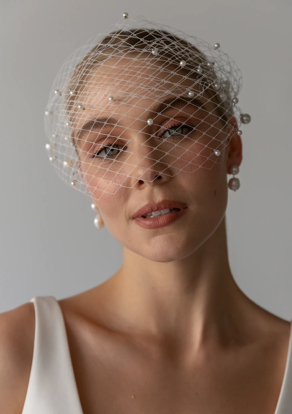 HARLOW PEARL BIRDCAGE VEIL Lolaknightofficial