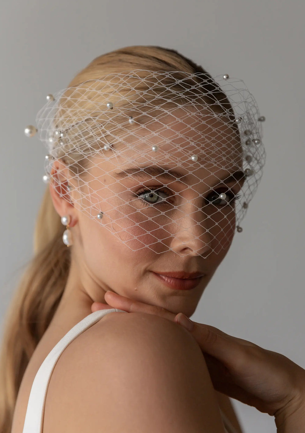HARLOW PEARL BIRDCAGE VEIL Lolaknightofficial