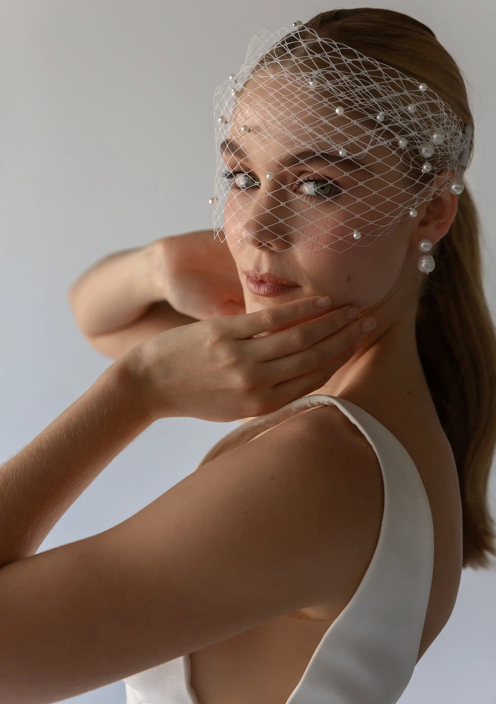HARLOW PEARL BIRDCAGE VEIL Lolaknightofficial