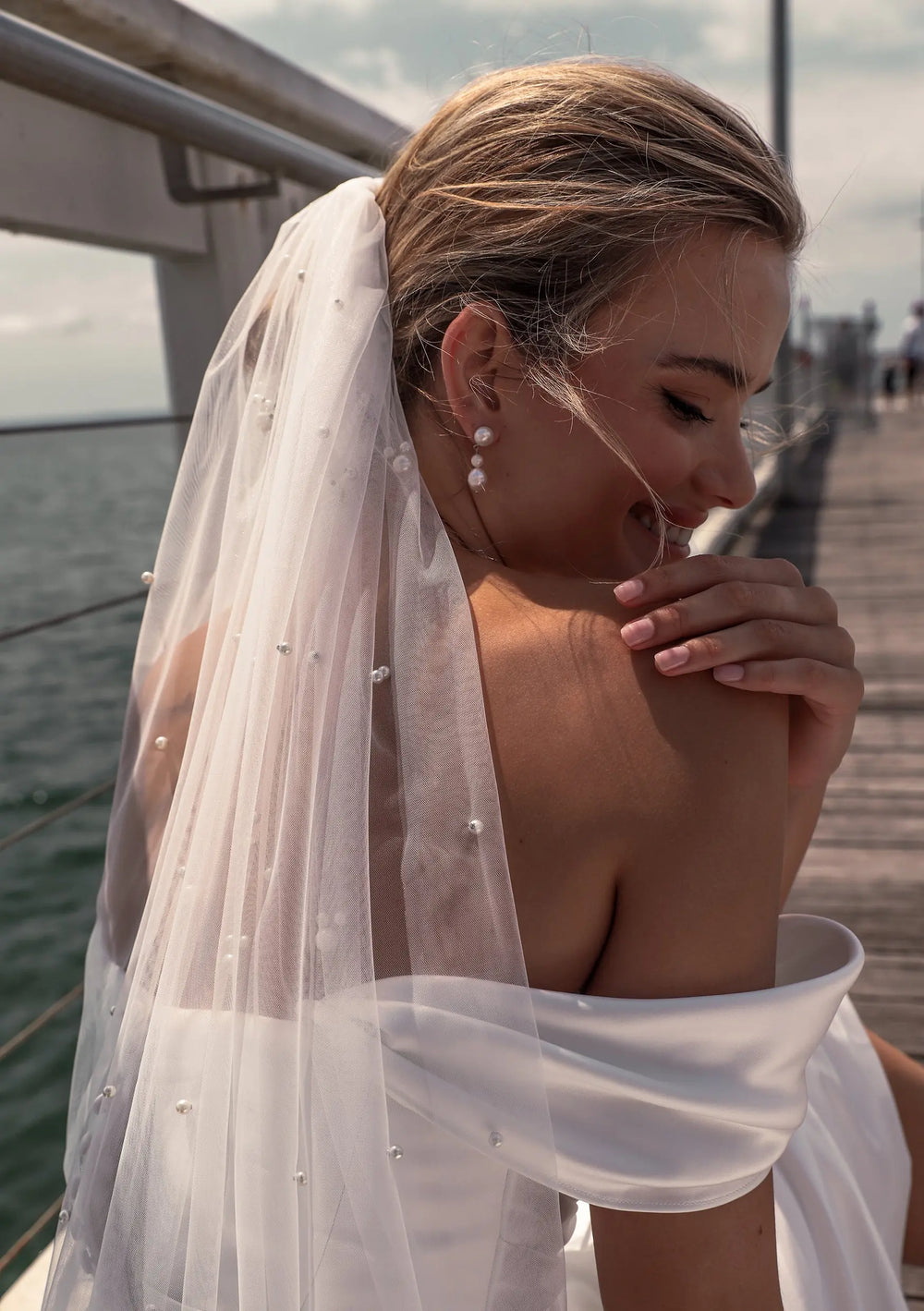 PHOEBE PEARL WEDDING VEIL Lolaknightofficial