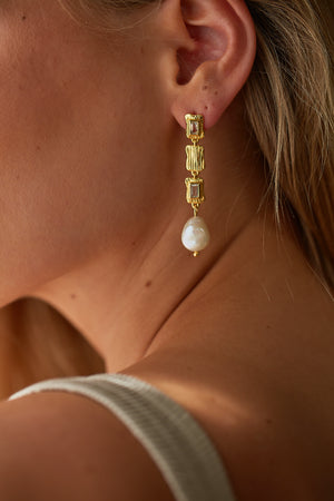 
                  
                    Load image into Gallery viewer, LAYLA EARRINGS 18CT GOLD
                  
                