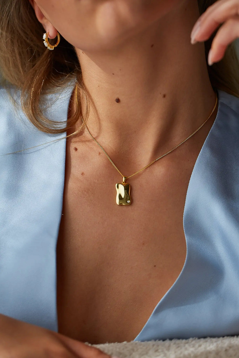 Bridal Elegance - 18ct Gold Bowie Pearl Huggie | Australia