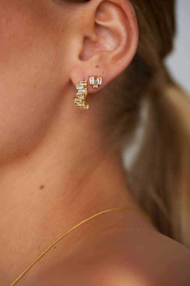 
                  
                    Load image into Gallery viewer, 18ct Gold Bonnie Earrings – Australia&amp;#39;s Bridal Secret
                  
                