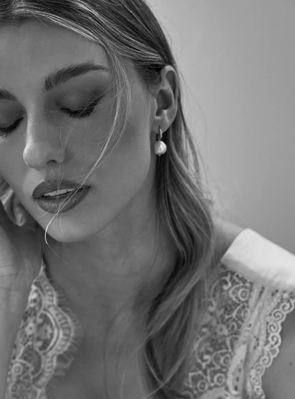 RAMONA PEARL DROP BRIDAL EARRINGS SILVER Lolaknightofficial