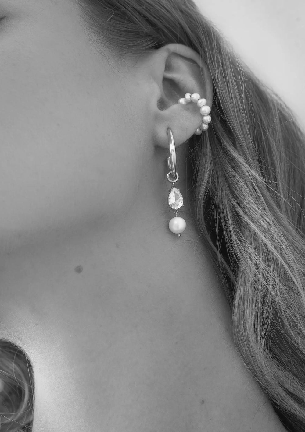 RILEY CRYSTAL AND PEARL EARRINGS SILVER Lolaknightofficial