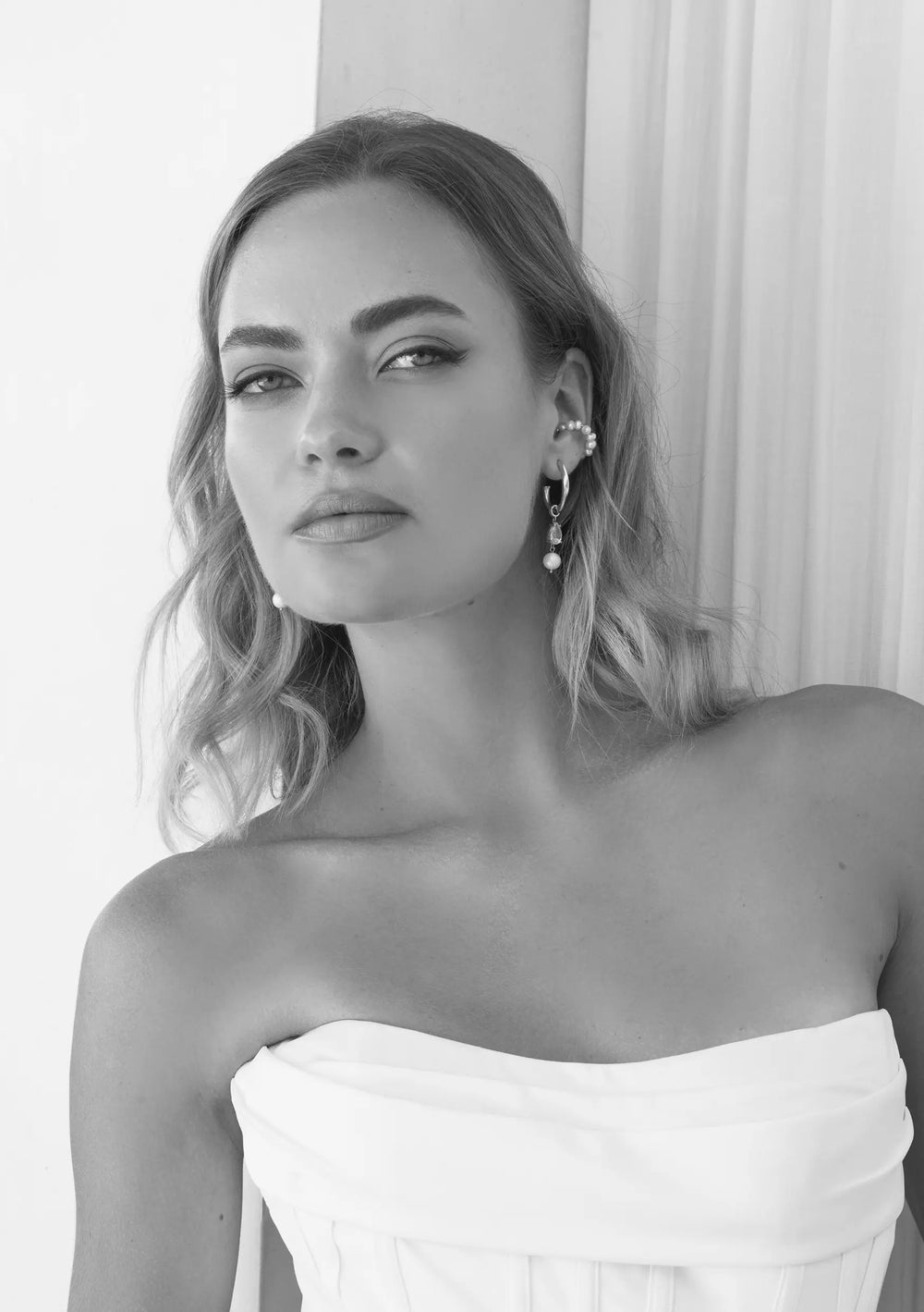 RILEY CRYSTAL AND PEARL EARRINGS SILVER Lolaknightofficial
