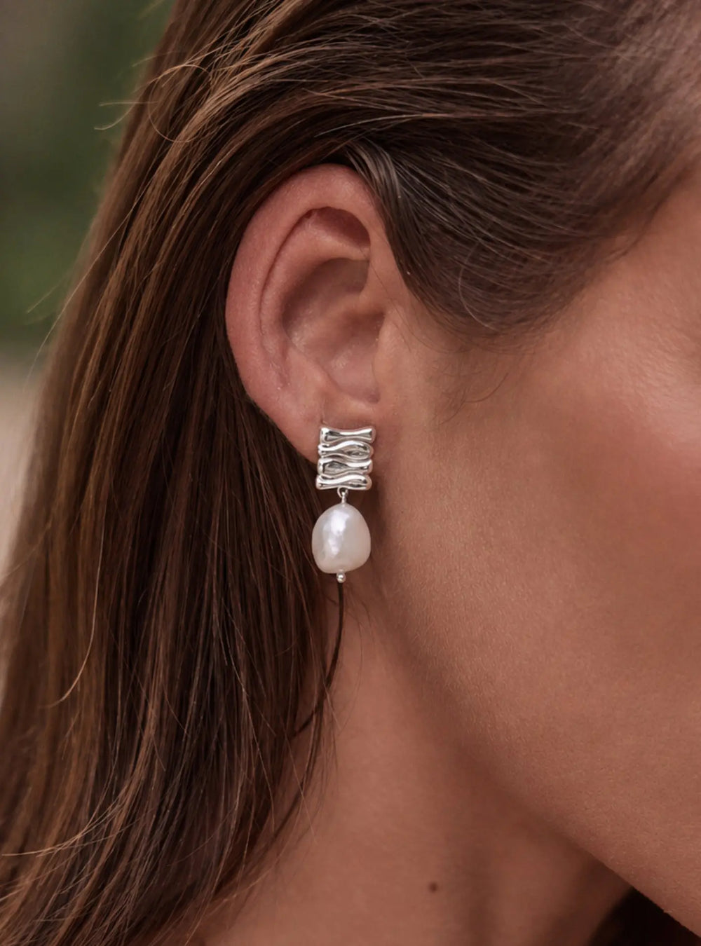 ROWAN MODERN PEARL EARRINGS SILVER Lolaknightofficial