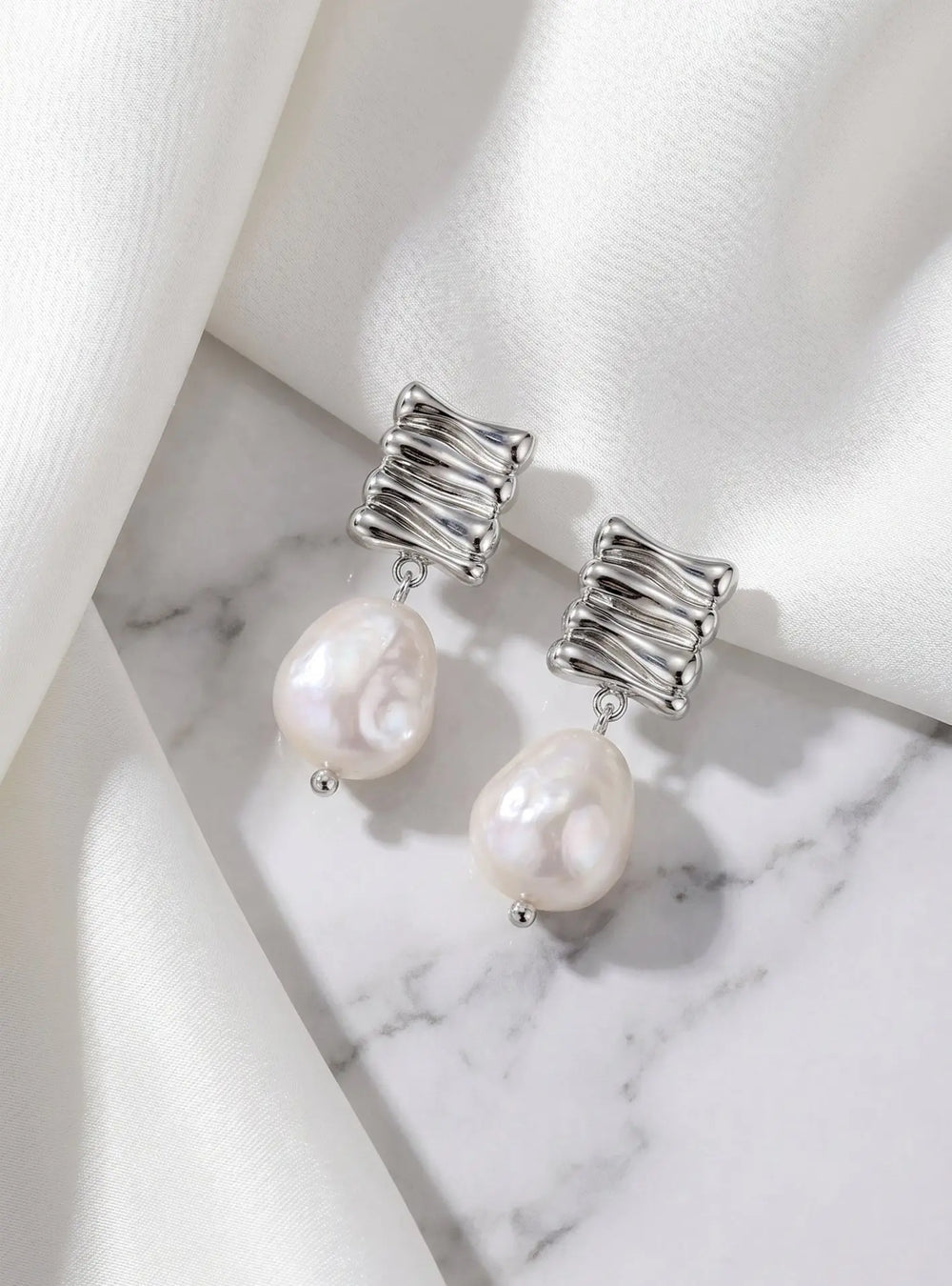 ROWAN MODERN PEARL EARRINGS SILVER Lolaknightofficial