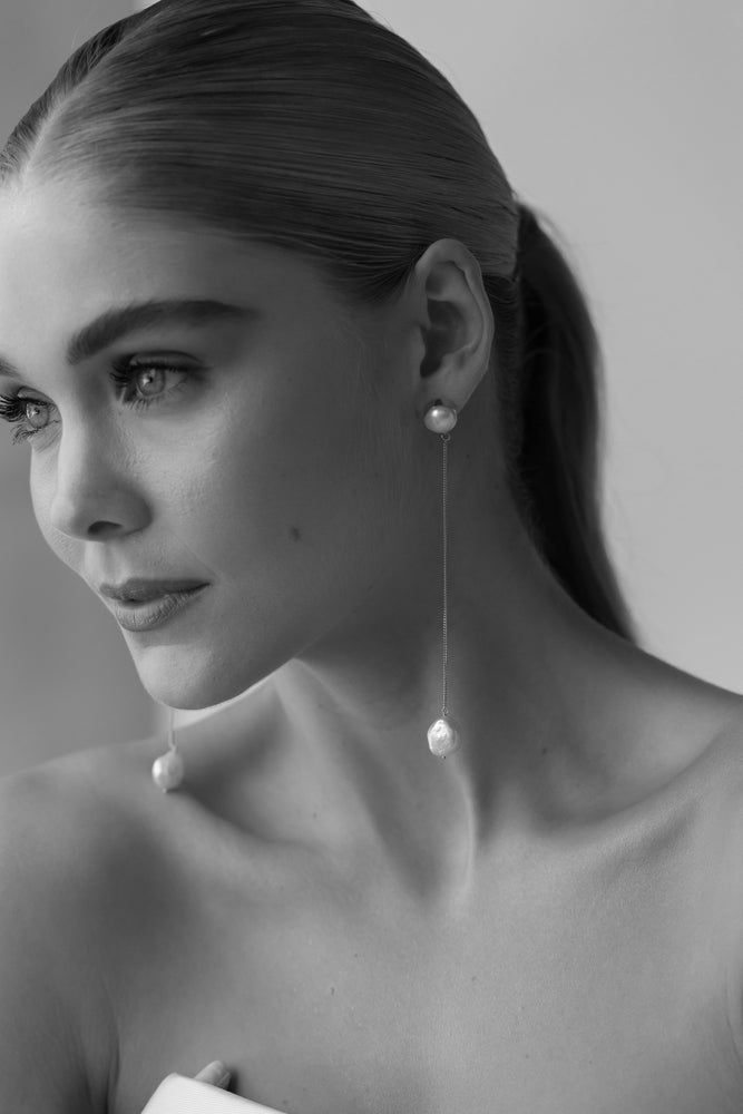 
                  
                    Load image into Gallery viewer, MAYA EARRINGS SILVER
                  
                