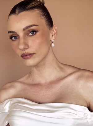 
                  
                    Load image into Gallery viewer, SKYLAR MINI EARRINGS 18K GOLD
                  
                