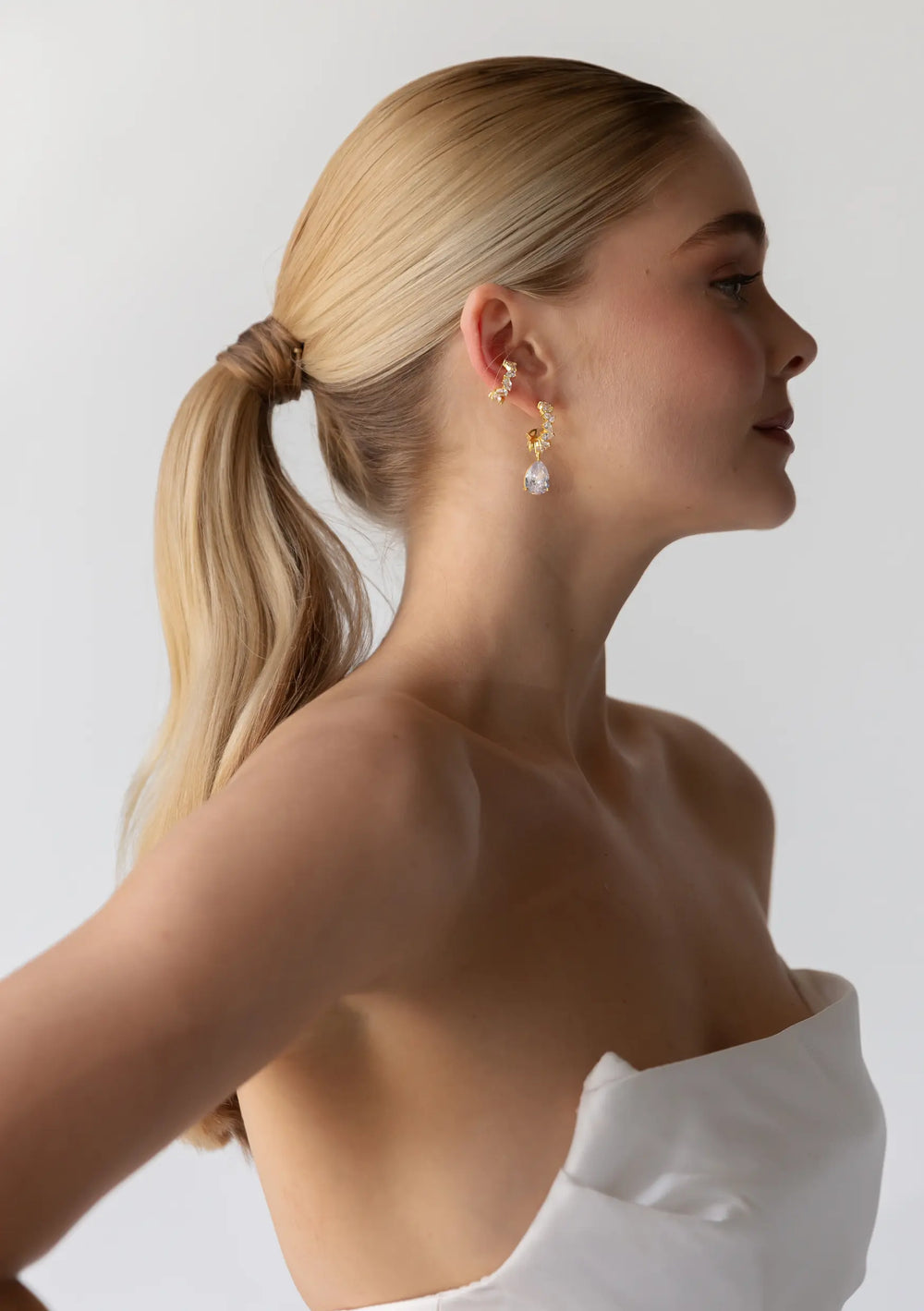 STELLA BRIDAL EARRINGS 18K GOLD Lolaknightofficial
