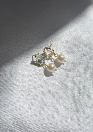 
                  
                    Load image into Gallery viewer, SUTTON EARRINGS 18K GOLD
                  
                