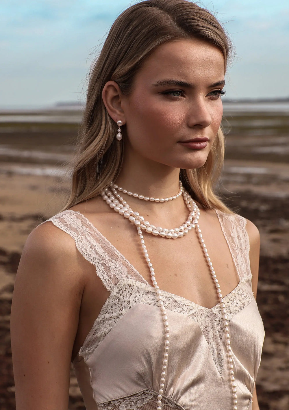 VALENTINA PEARL BRIDAL NECKLACE Lolaknightofficial