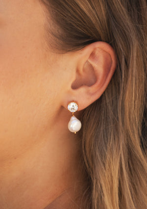 
                  
                    Load image into Gallery viewer, VIOLET EARRINGS &amp;amp; LILY NECKLACE BRIDAL SET 18K GOLD
                  
                