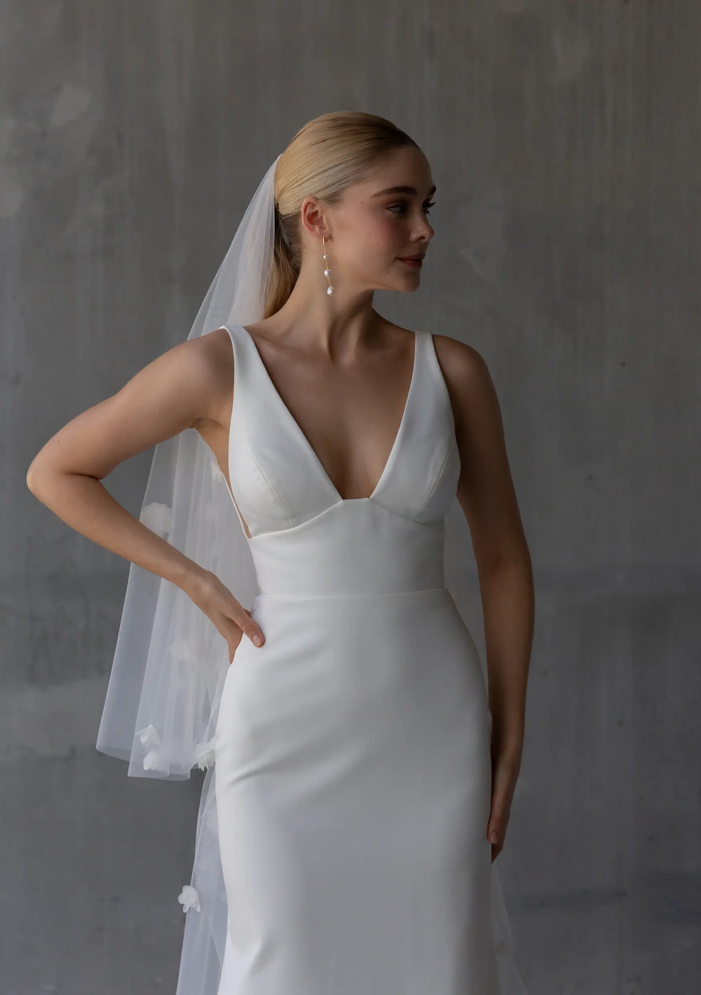 FLORA IVORY FLOWER WEDDING VEIL Lolaknightofficial